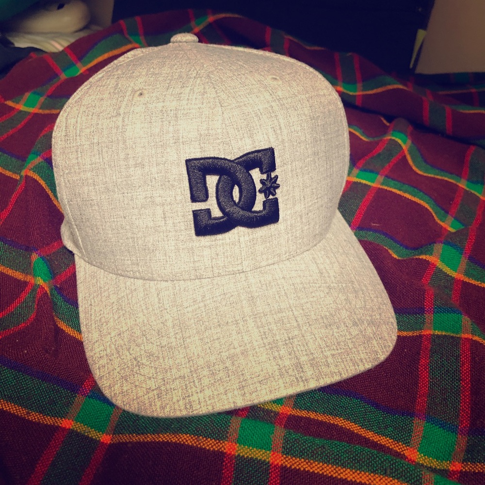 dc hat grey size s/m